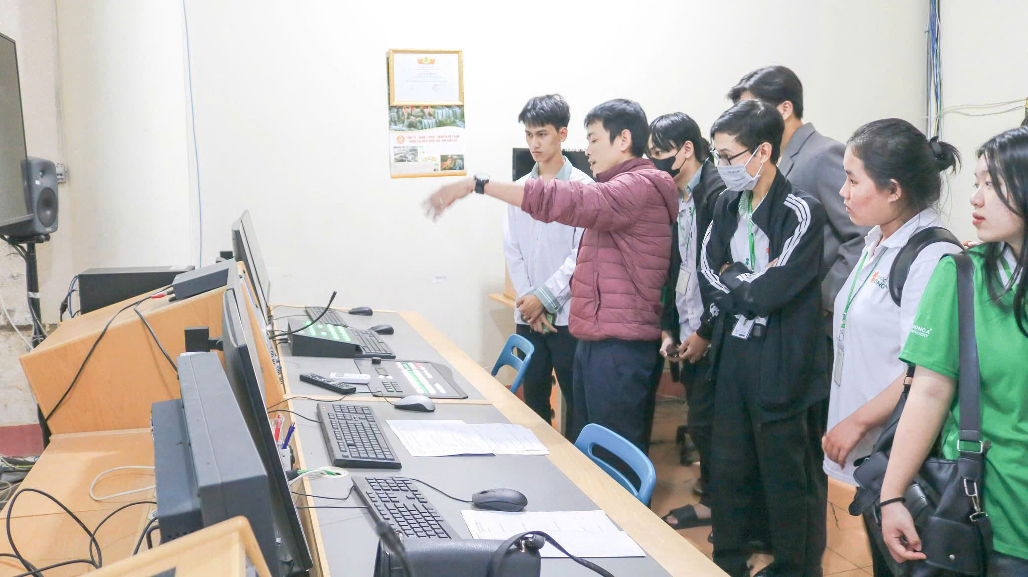 THỰC HÀNH, THỰC TẬP TRONG NƯỚC